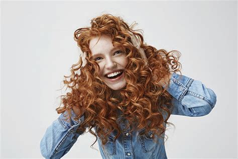 Le secret des cheveux ondulés : tout ce quil faut savoir